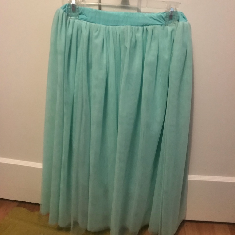 Small/medium vintage green tulle skirt